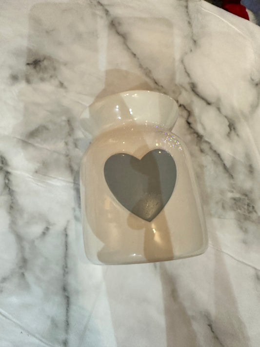 White Love Heart Wax Burner – Timeless Elegance, Endless Warmth